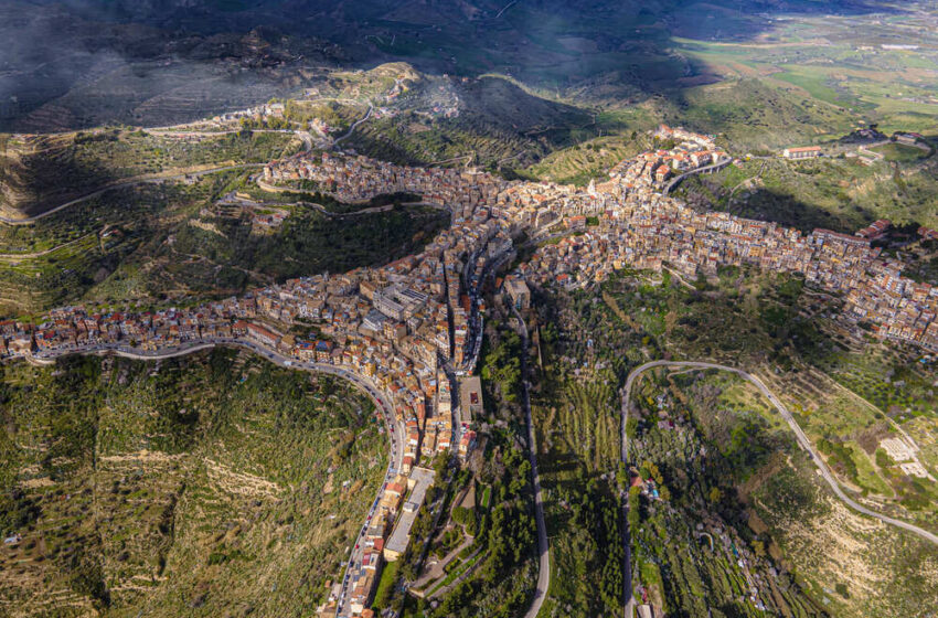  The ancient charm of Centuripe, the geoglyph town