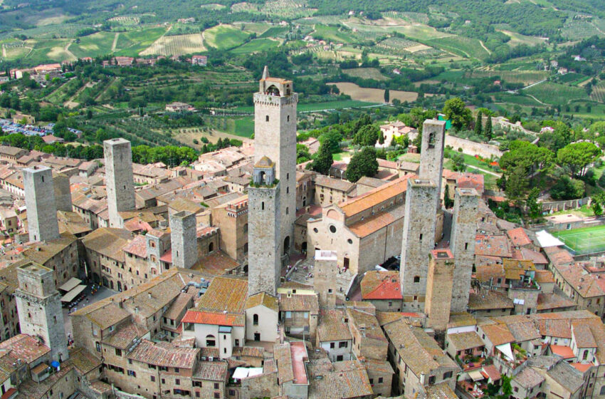  Svegliarsi a San Gimignano. Tra medioevo e arte contemporanea